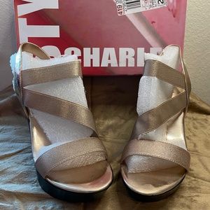 Charles Style Gold Wedges